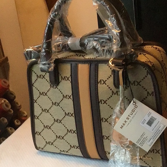 NWT Max Studio Satchel Handbag. Natural Color,  Double Handled,Detatchable Strap - Picture 3 of 12